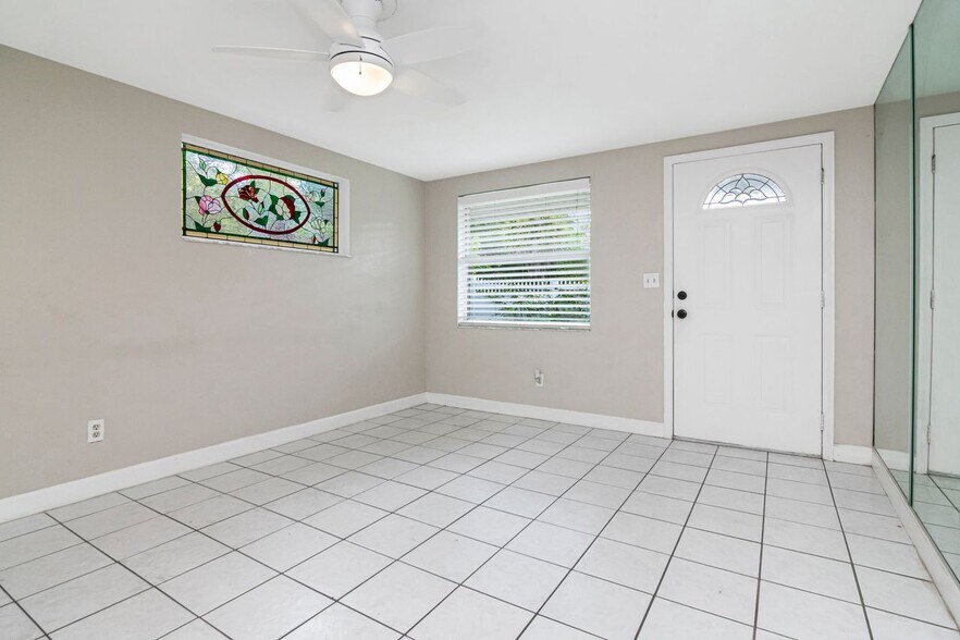 More Photos Of 10532 67th Ave, Seminole Specialty For Sale