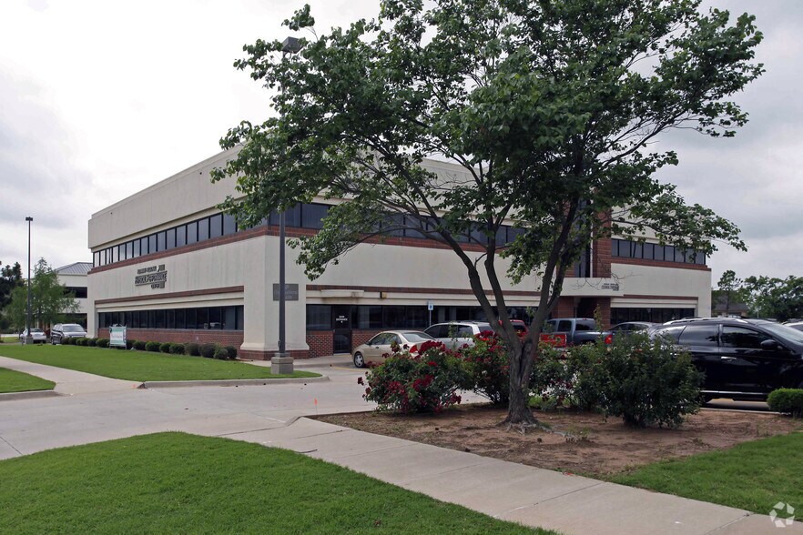 More Photos Of 724 24th Ave NW, Norman Medical For Sale