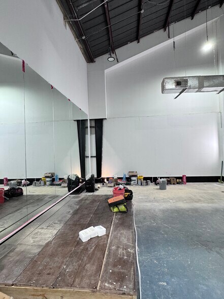 More Photos Of 8418 Broadway St, San Antonio Industrial For Sale