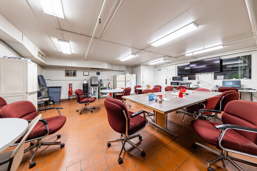 More Photos Of 8805 South Blvd, Charlotte Industrial For Sale