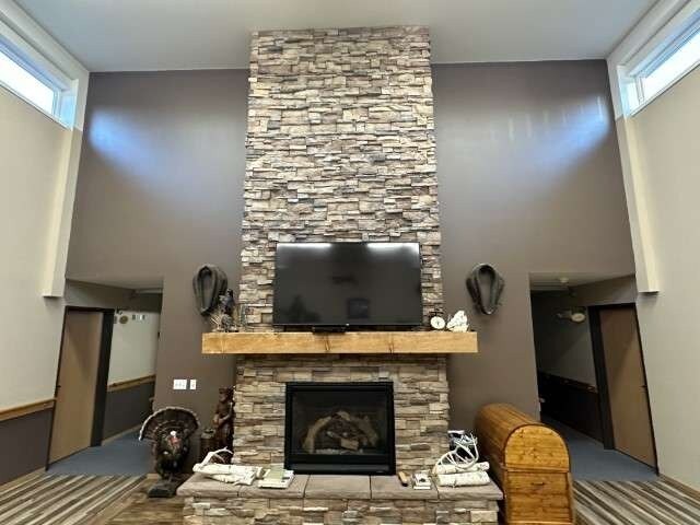 More Photos Of 406 W Vinton St, Spencer Hotel For Sale