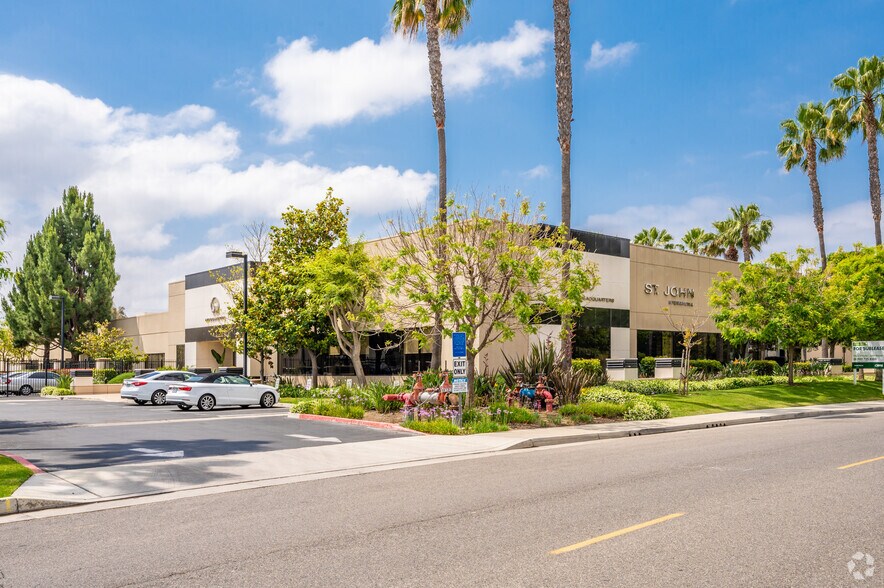 More Photos Of 17622 Armstrong Ave, Irvine Research And Development For Lease