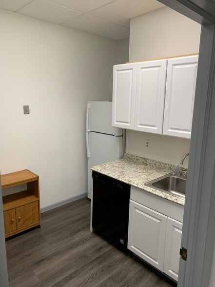 More Photos Of 660 Southpointe Ct, Colorado Springs Medical For Sale