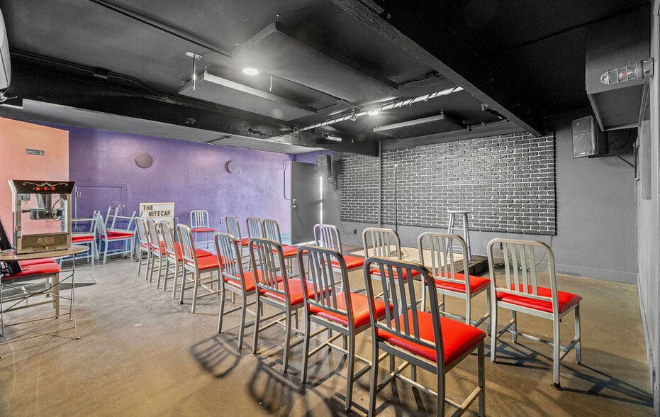 More Photos Of 2200 W Burbank Blvd, Burbank Storefront Retail Office For Sale