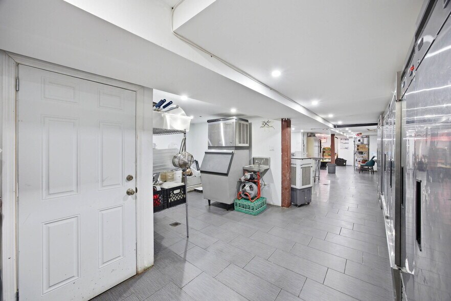 More Photos Of 1041 Flushing, Brooklyn Restaurant For Lease