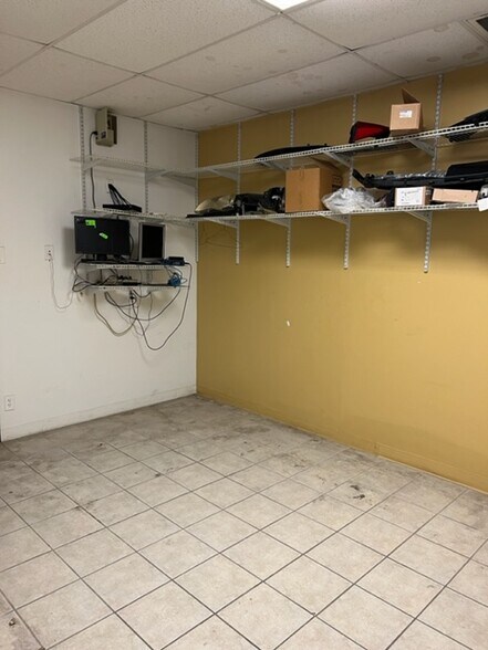 More Photos Of 710 Shepherd Dr, Garland Warehouse For Lease