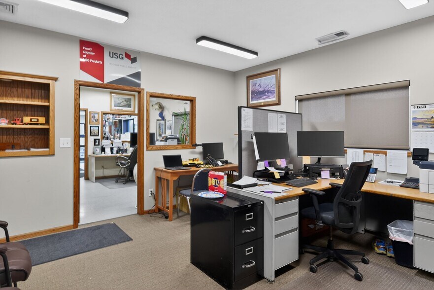 More Photos Of 2605 & 2609 S Carolyn Ave, Sioux Falls Industrial For Lease
