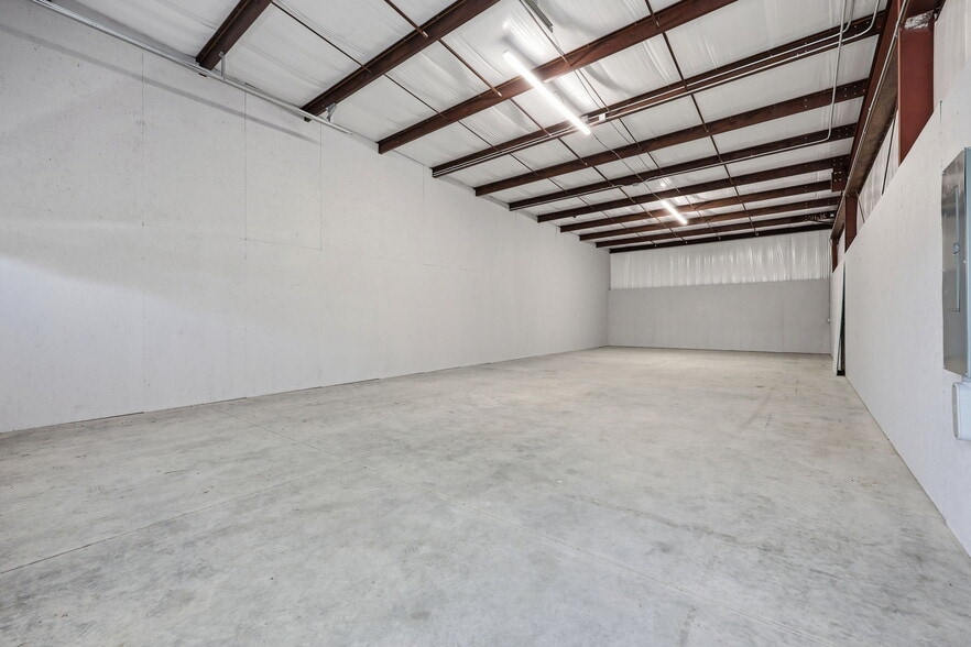 More Photos Of 3945 Lee St, Ayden Light Distribution For Lease