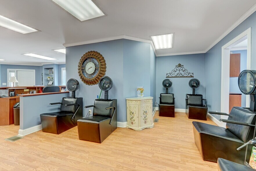 More Photos Of 1418 Freeway Dr, Reidsville Freestanding For Sale