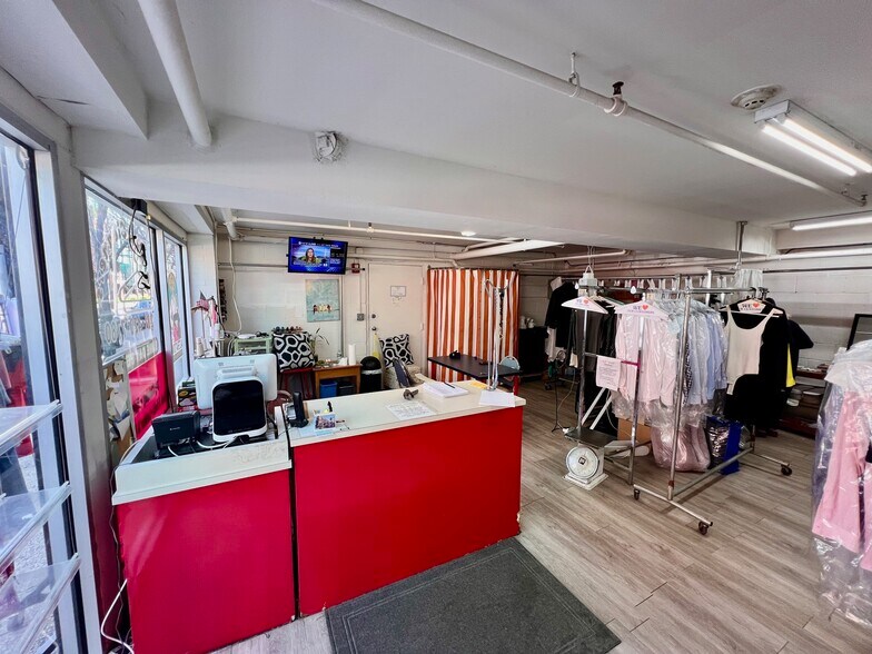 More Photos Of 515 4th St, Hoboken Storefront Retail Office For Lease