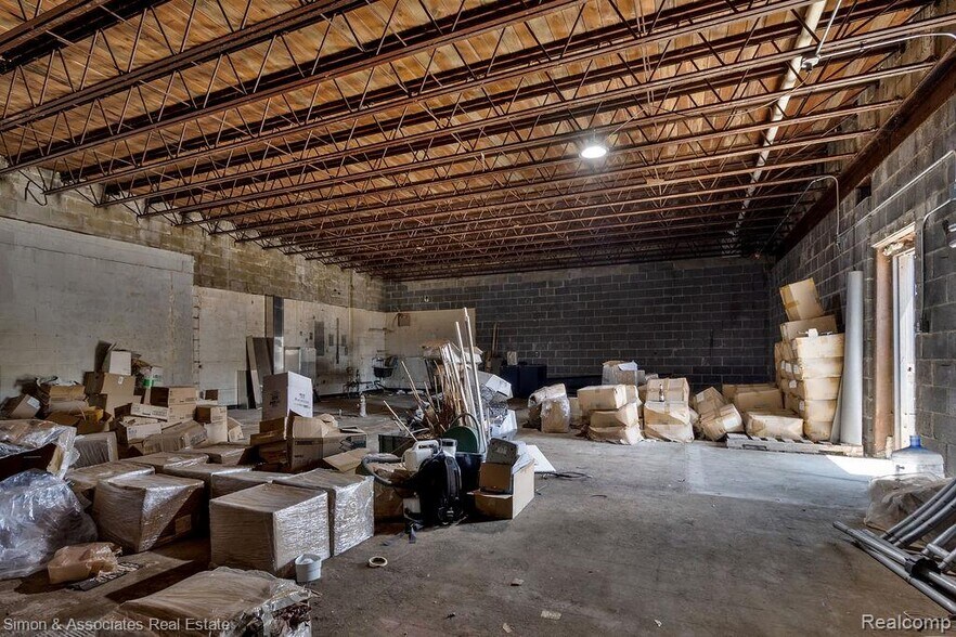More Photos Of 465-471 S Schaefer Hwy, Detroit Freestanding For Sale