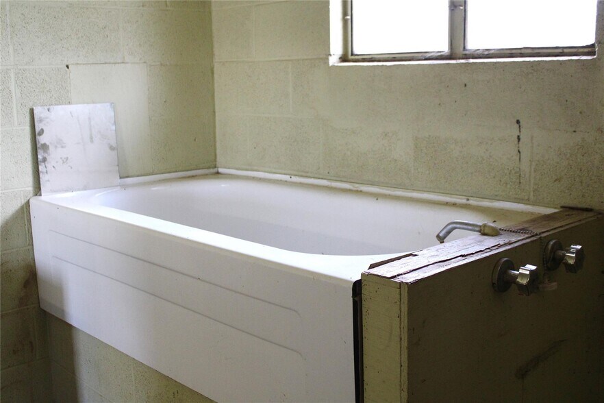 More Photos Of 2301 Mineral Wells Hwy, Weatherford Specialty For Sale