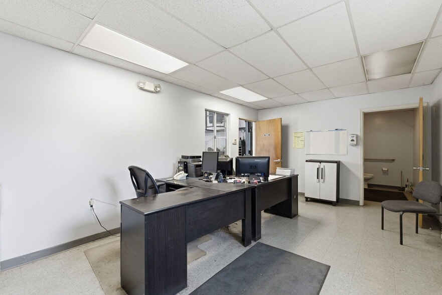 More Photos Of 1525 E Florida St, Springfield Auto Repair For Sale