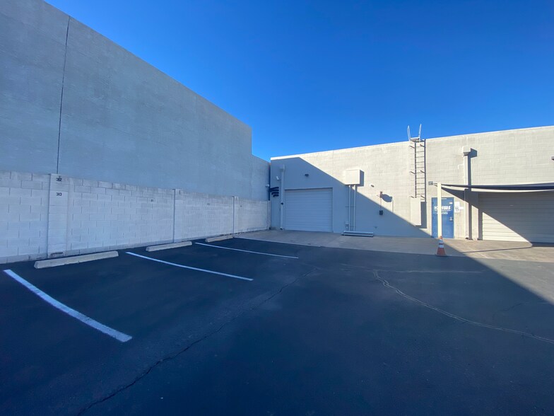 More Photos Of 133 W 1st Ave, Mesa Showroom For Lease