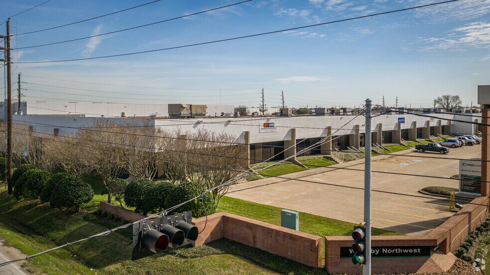 More Photos Of 6630 Roxburgh Dr, Houston Warehouse For Lease