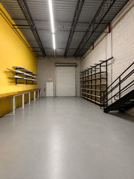 More Photos Of 801-893 Kings Hwy, Fort Pierce Light Manufacturing For Sale