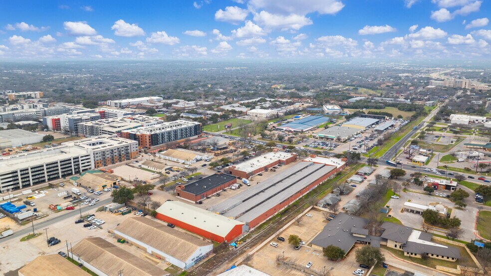 More Photos Of 4201 Congress Ave S, Austin Unknown For Lease