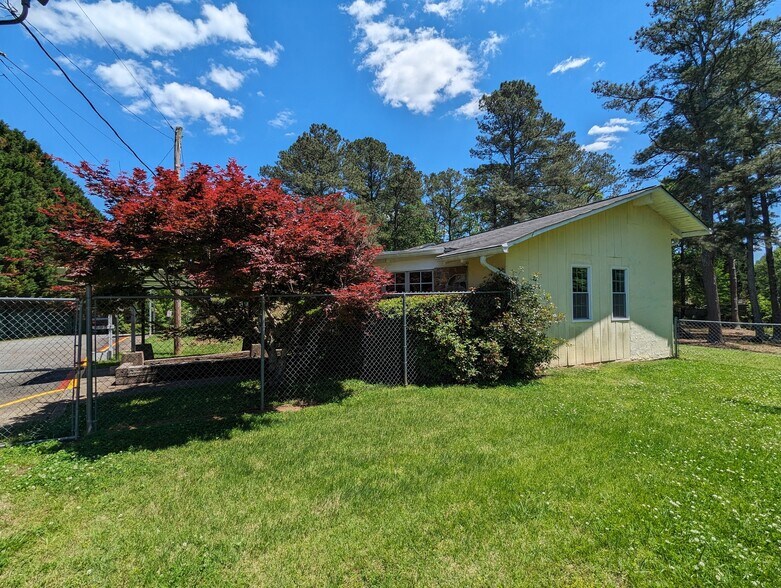 More Photos Of 395 Russell Dr, Smyrna Daycare Center For Lease