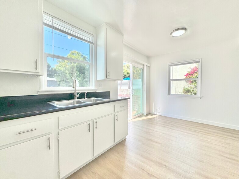 More Photos Of 6537-6543 Woodley Ave, Van Nuys Apartments For Sale