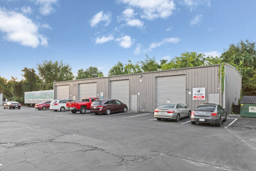 More Photos Of 1331 E Broadway St, Pearland Light Distribution For Lease