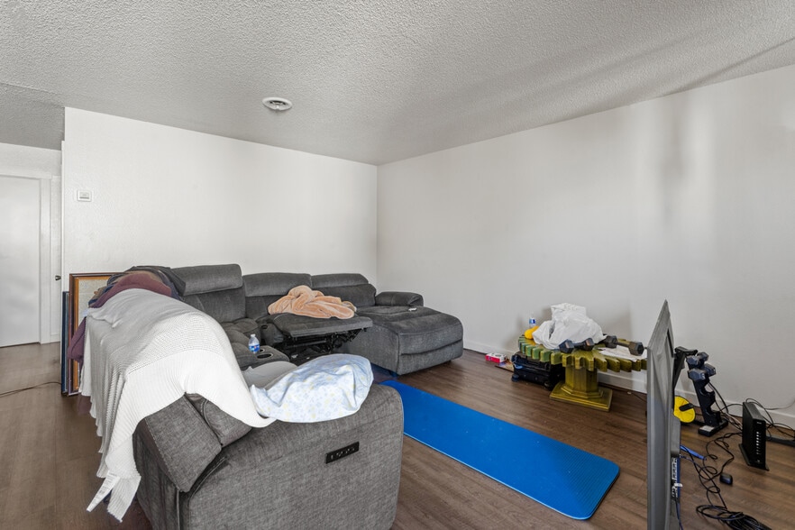 More Photos Of 2020 S Dora St, Ukiah Apartments For Sale