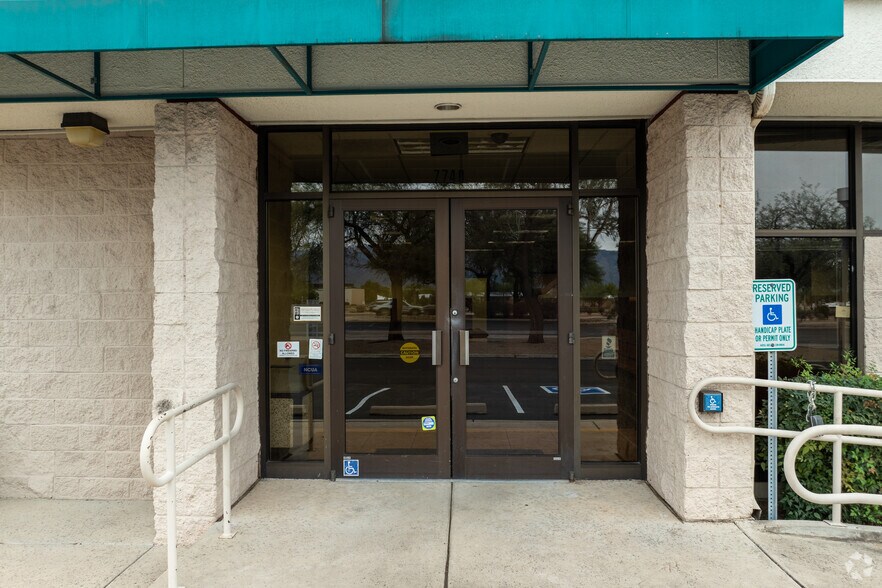 More Photos Of 7740 E Speedway Blvd, Tucson Freestanding For Sale