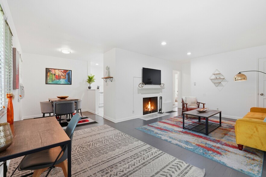 More Photos Of 521 Venice Way, Venice Apartments For Sale