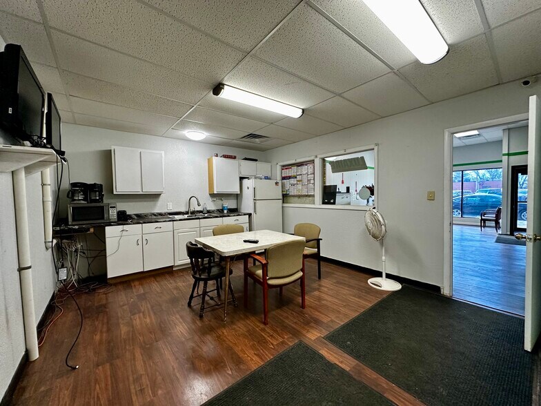 More Photos Of 217 E Main St, Clinton Office For Sale