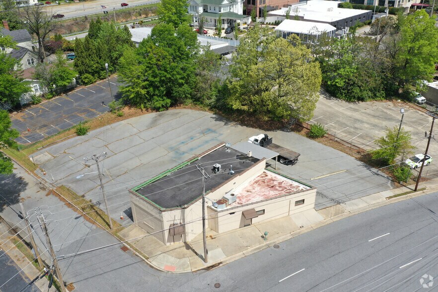 More Photos Of 131 Oak St, High Point Freestanding For Lease