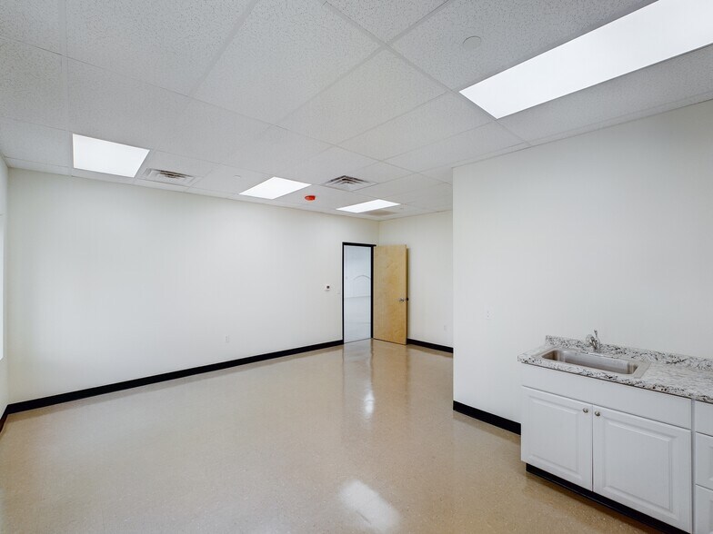 More Photos Of 700 Grand Ave, Hackettstown Warehouse For Sale