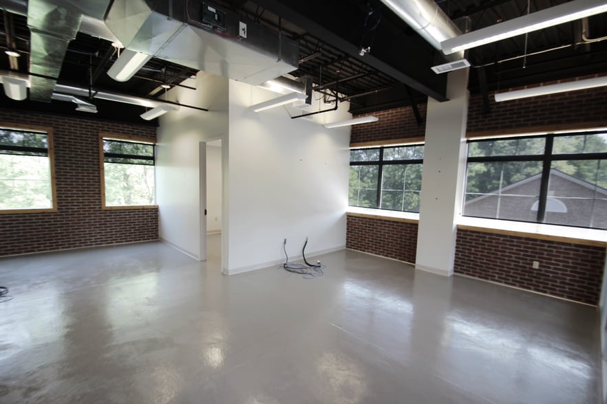 More Photos Of 10883 Pearl Rd, Strongsville Office For Lease