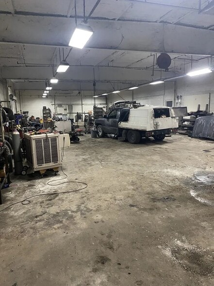 More Photos Of 636 W Commerce Ave, Gilbert Manufacturing For Lease