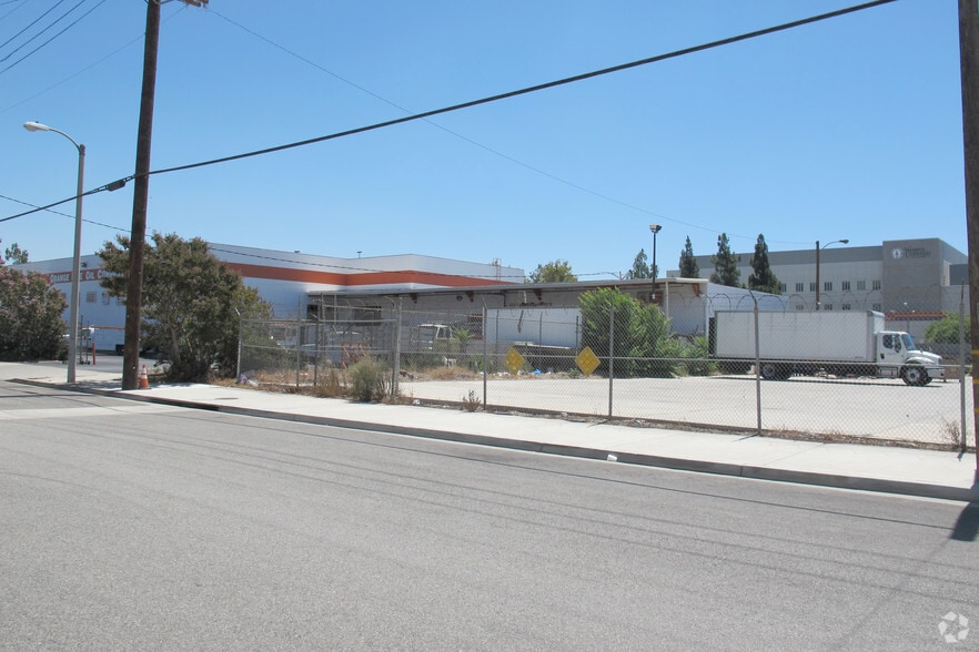 More Photos Of 404-480 E Commercial St, Pomona Warehouse For Sale