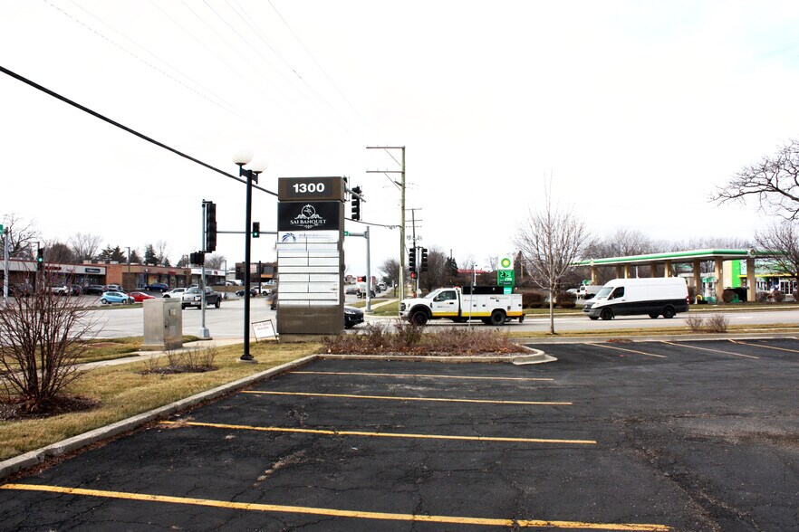 More Photos Of 1300 Irving Park Rd, Streamwood General Retail For Sale