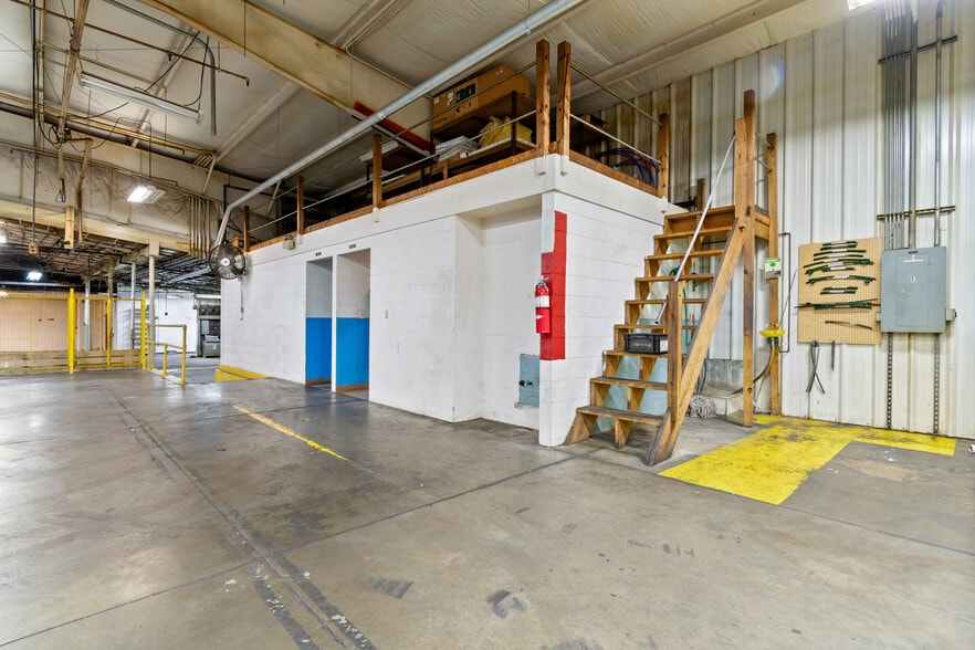 More Photos Of 137 Touby Ct, Mansfield Warehouse For Sale