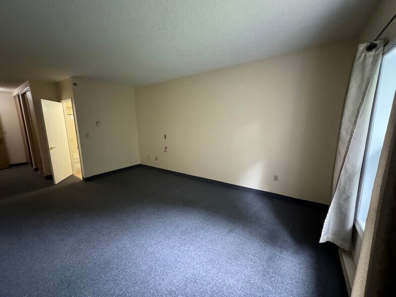 More Photos Of 725 Gibralter St, Norfolk Flex For Sale