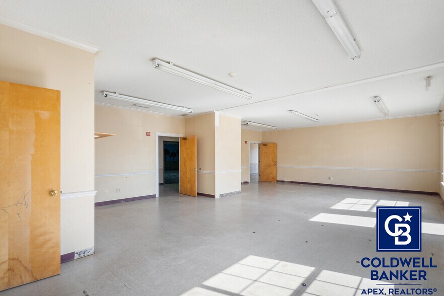 More Photos Of 302 Lincoln Park Dr, Cleburne Medical For Sale