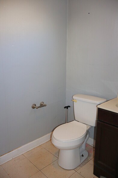 More Photos Of 501 Plaza Dr, Enterprise Storefront Retail Office For Sale