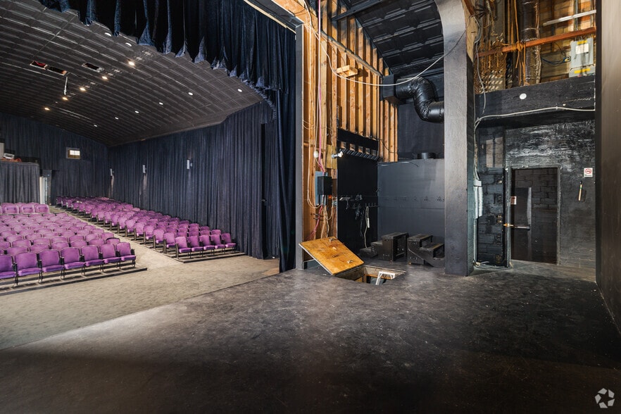 More Photos Of 2808-22 State St, Carlsbad Movie Theatre For Sale