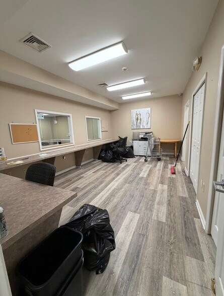 More Photos Of 66 Buck Rd, Southampton Medical For Lease