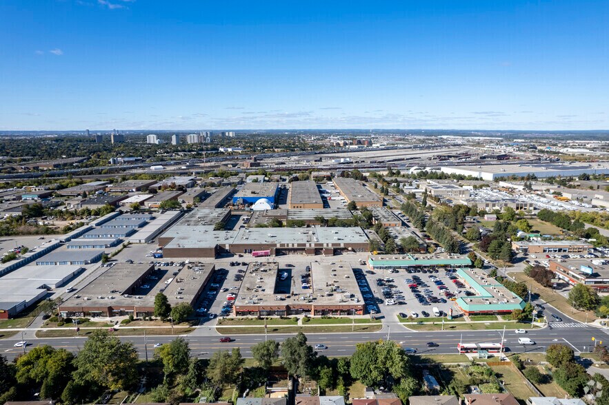 More Photos Of 4810 Sheppard Ave E, Toronto Showroom For Lease