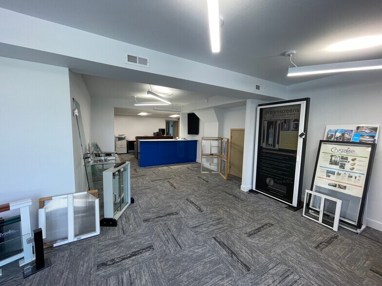 More Photos Of 12521 Evergreen Dr, Mukilteo Warehouse For Lease