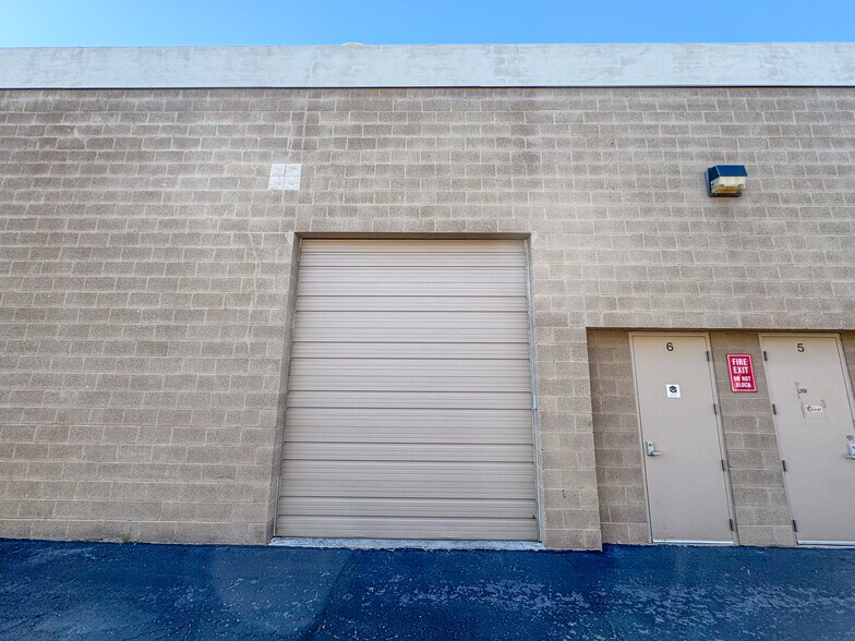More Photos Of 16055 N Dial Blvd, Scottsdale Warehouse For Lease