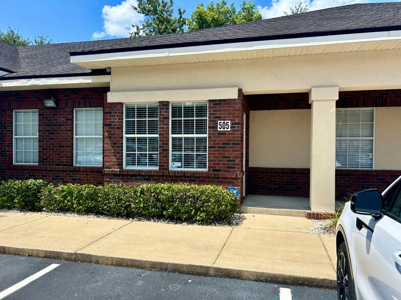 More Photos Of 13453 N Main St, Jacksonville Medical For Lease