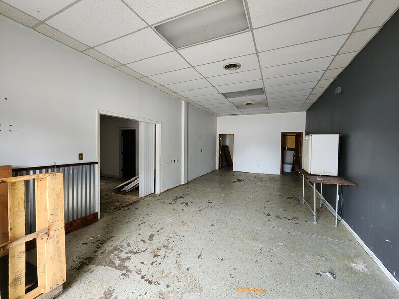 More Photos Of 400-410 N Earl Ave, Lafayette Unknown For Lease
