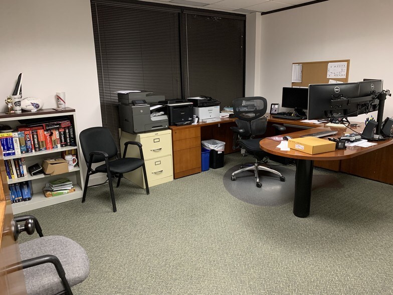 More Photos Of 3200 Steck Ave, Austin Office For Sale