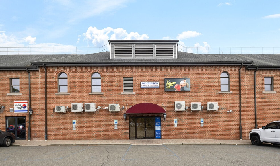More Photos Of 201 Rock Rd, Glen Rock Office For Lease