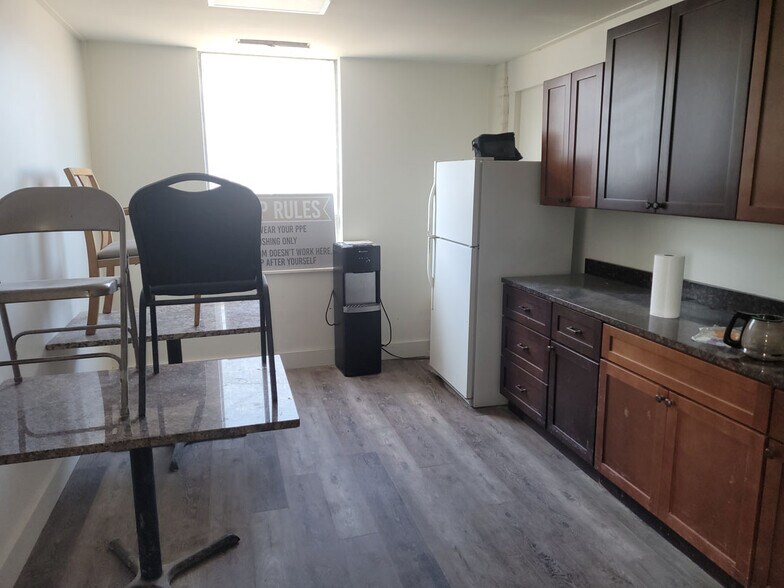 More Photos Of 23600 Lakeland Blvd, Euclid Warehouse For Lease