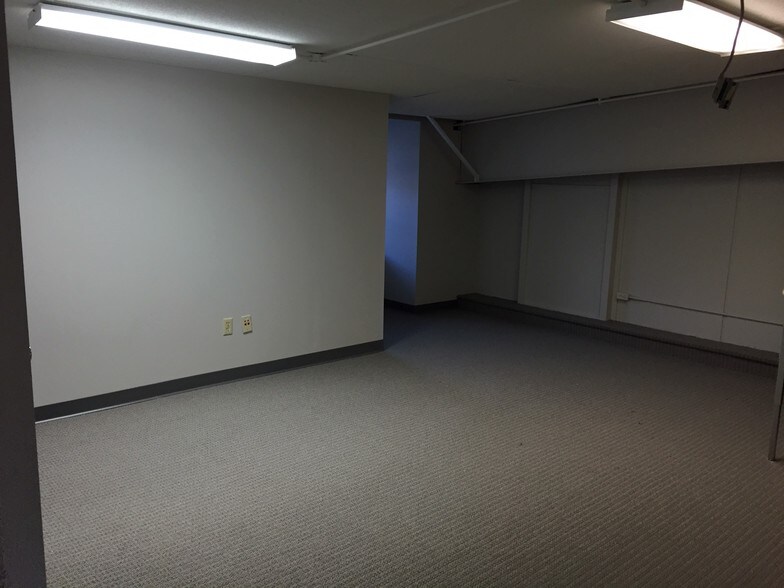 More Photos Of 7800 Laurel Ave, Madeira Medical For Lease