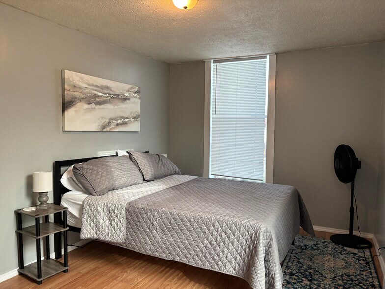 More Photos Of 206 W Main St, Mc Arthur Flex For Sale